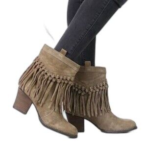 Sbicca Vintage Women's Booties Size 7.5 Tan Suede Fringe Western Ankle Boots